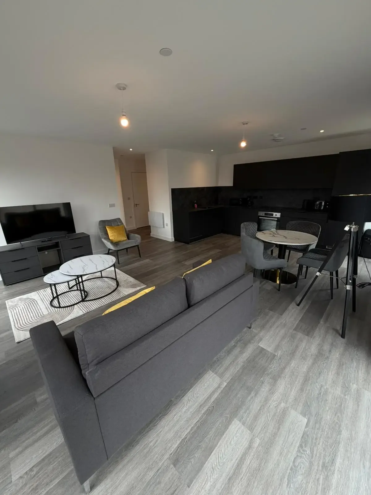 Stunning 2 Bedroom Apartment with Balcony- Berkeley Square Apartments in 321 Ordsall Lane, Salford, M5 3AN, UK - Property image 13 - VivreStays