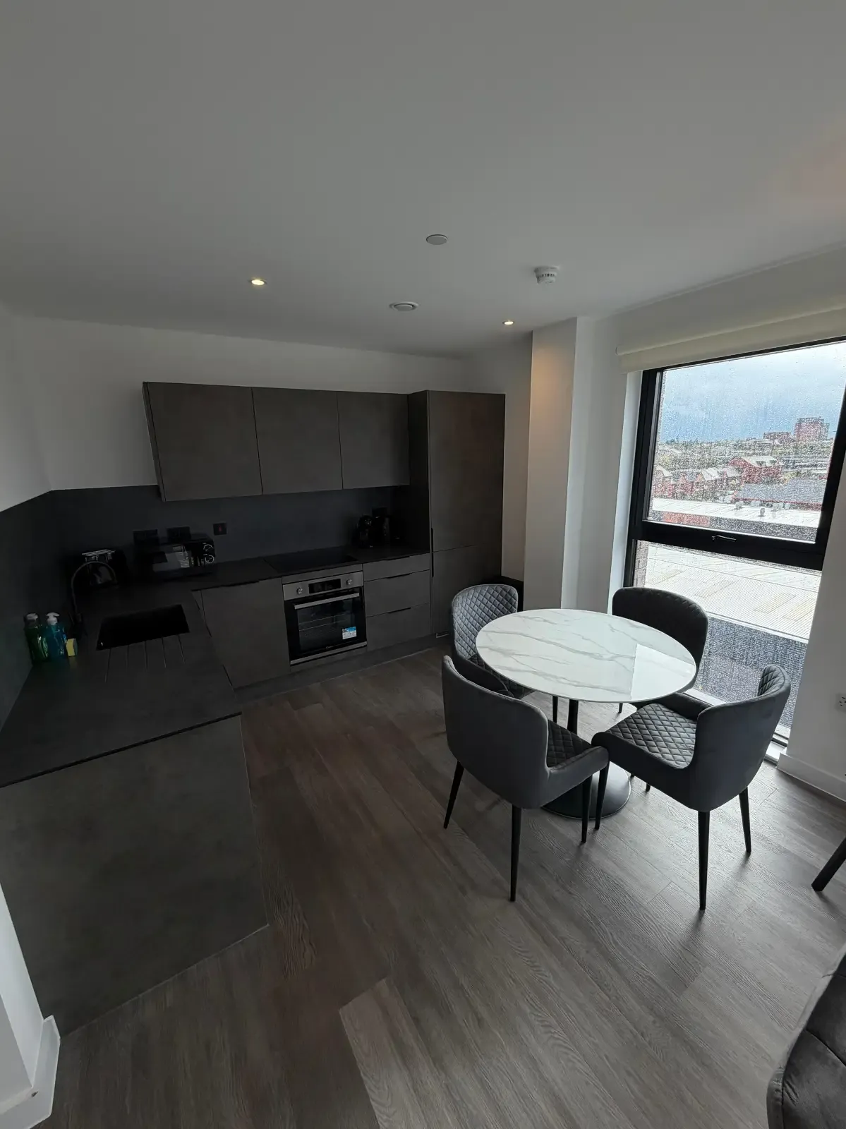 Stunning 2 Bedroom Apartment with Balcony- Berkeley Square Apartments in 321 Ordsall Lane, Salford, M5 3AN, UK - Property image 14 - VivreStays