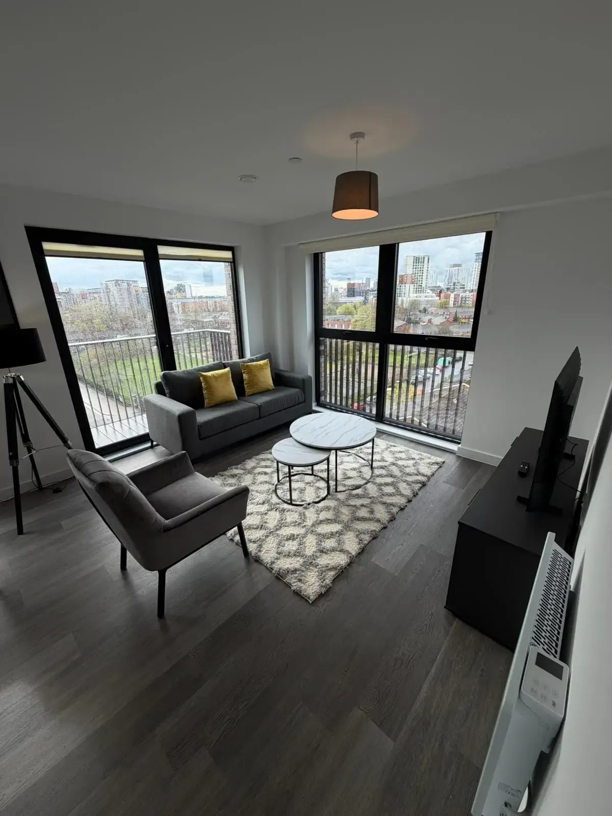 Spacious 2 Bedroom Serviced Apartment with Balcony in Manchester serviced apartment - Salford - VivreStays