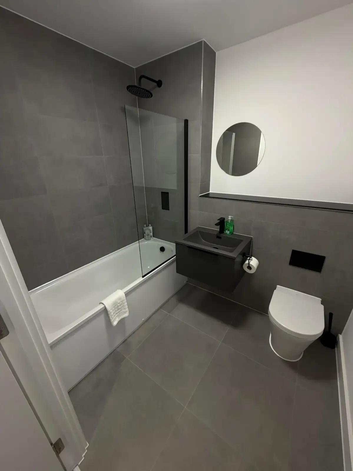 Stunning 2 Bedroom Apartment with Balcony- Berkeley Square Apartments in 321 Ordsall Lane, Salford, M5 3AN, UK - Property image 21 - VivreStays
