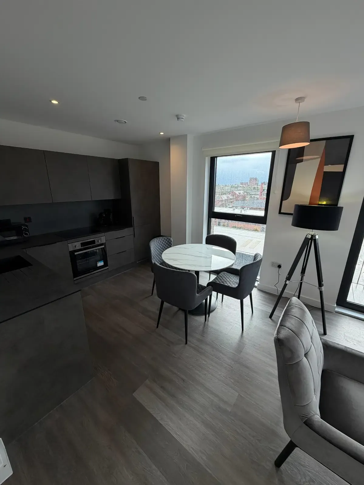 Stunning 2 Bedroom Apartment with Balcony- Berkeley Square Apartments in 321 Ordsall Lane, Salford, M5 3AN, UK - Property image 25 - VivreStays