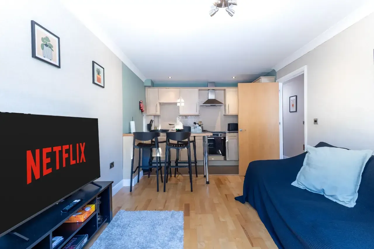 2 bed, 1 bath | FREE on-site Parking | Emscote Road in CV34 5QJ - Property image 7 - VivreStays
